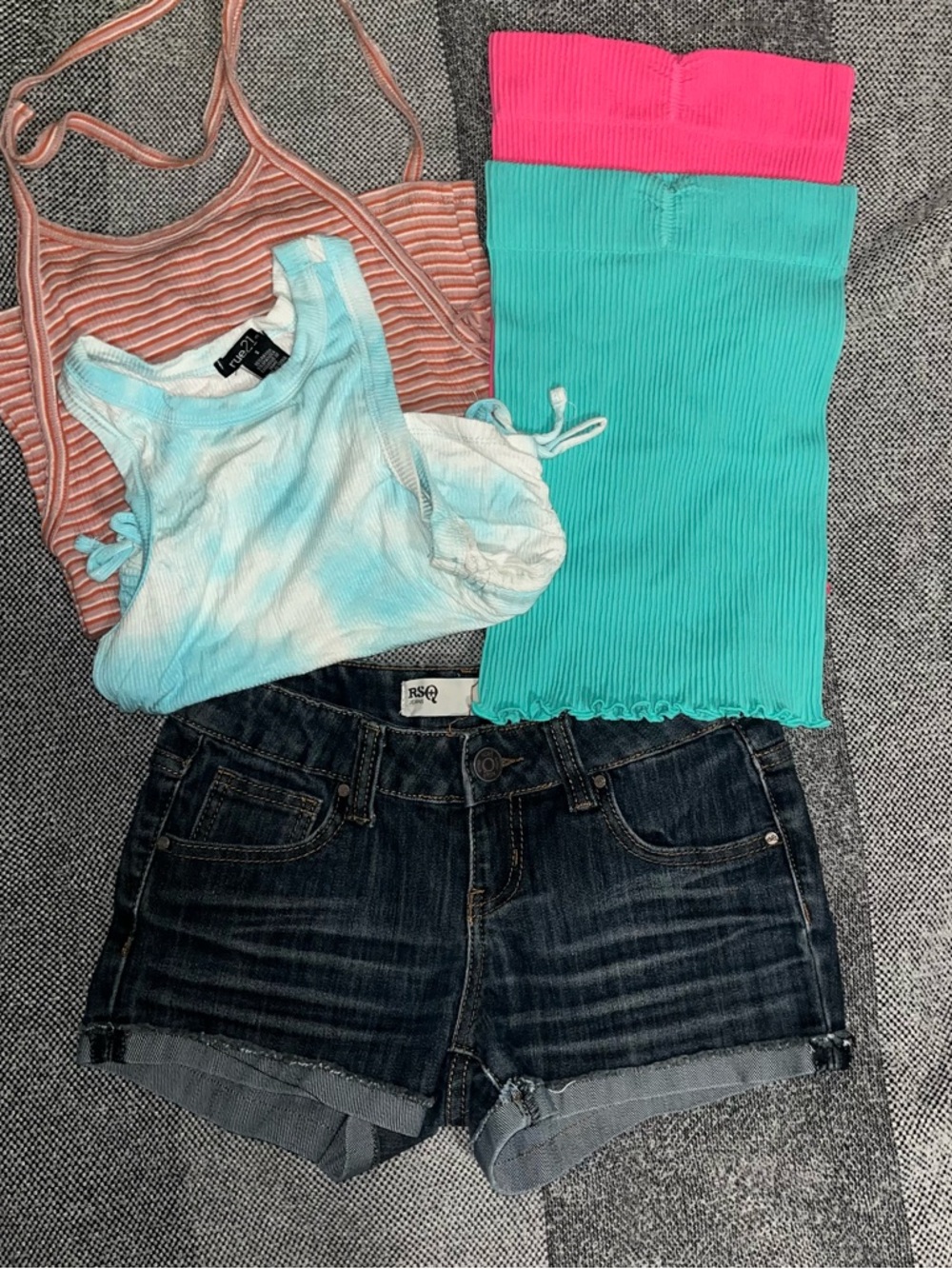 Bundle of 5-
RSQ: Low rise denim shorts & 4 tops